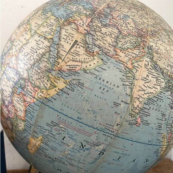 Vintage Globe 12" National Geographic Illuminated 1976 *damaged* - Picture 6 of 15